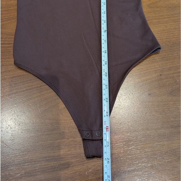 Aritzia Babaton Brown Contour Crewneck Short Sleeve Bodysuit, size S - Picture 6 of 8